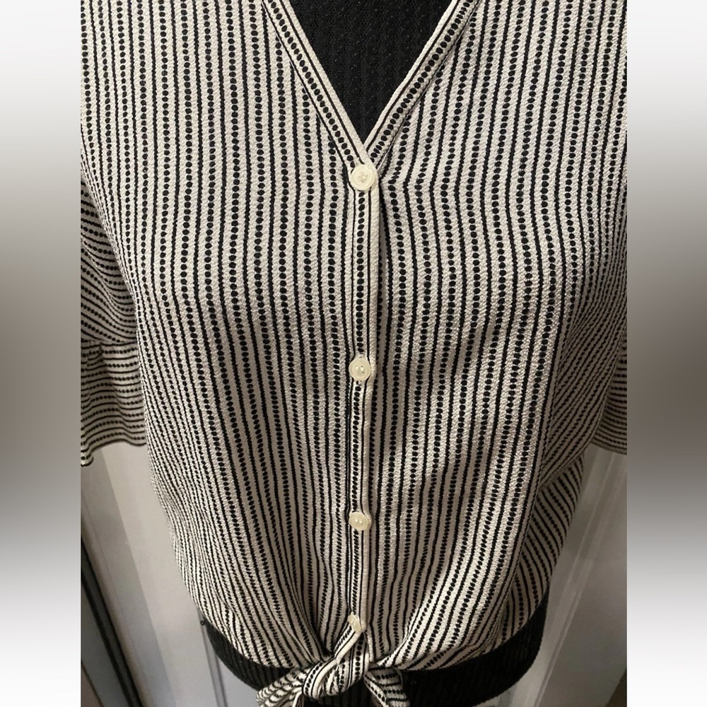 EUC Max Studio Striped Front Tie Top Flutter Short Sleeves Blouse Women’s XS - Picture 6 of 13